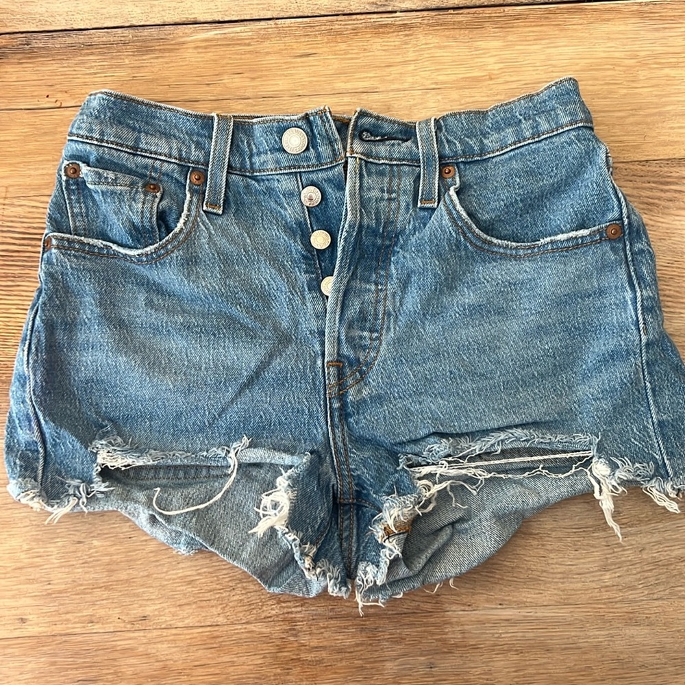 Levi Shorts - Size 25